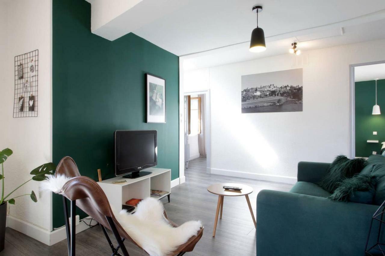 Les Gites De Laure - L'Or Vert, Appartement Avec Vue Sur Le Chateau, Parking Prive, Climatisation, Netflix, A 160 M De La Cite Medievale Carcassone Exterior photo